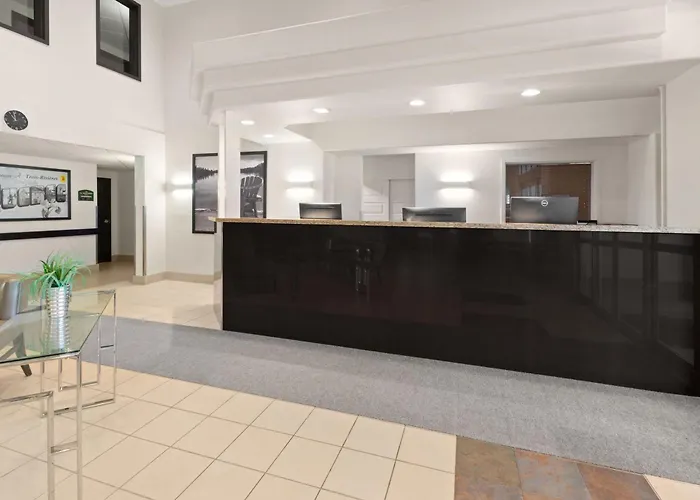 Resort: Super 8 By Wyndham Trois-Rivieres
